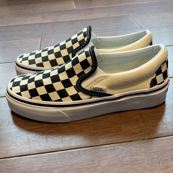 Vans Shoes - EUC Vans Women’s Mens Girls Checkerboard Slip-on Shoe